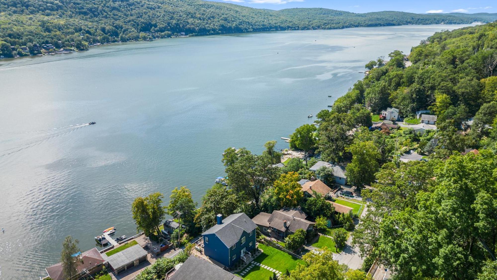 Lakeview House - Hot Tub - Firepit - Stunning Views - Spacious Deck - Cozy Living Room - Bar Greenwood Lake المظهر الخارجي الصورة