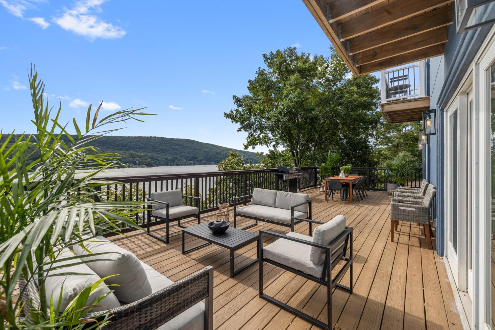 Lakeview House - Hot Tub - Firepit - Stunning Views - Spacious Deck - Cozy Living Room - Bar Greenwood Lake المظهر الخارجي الصورة