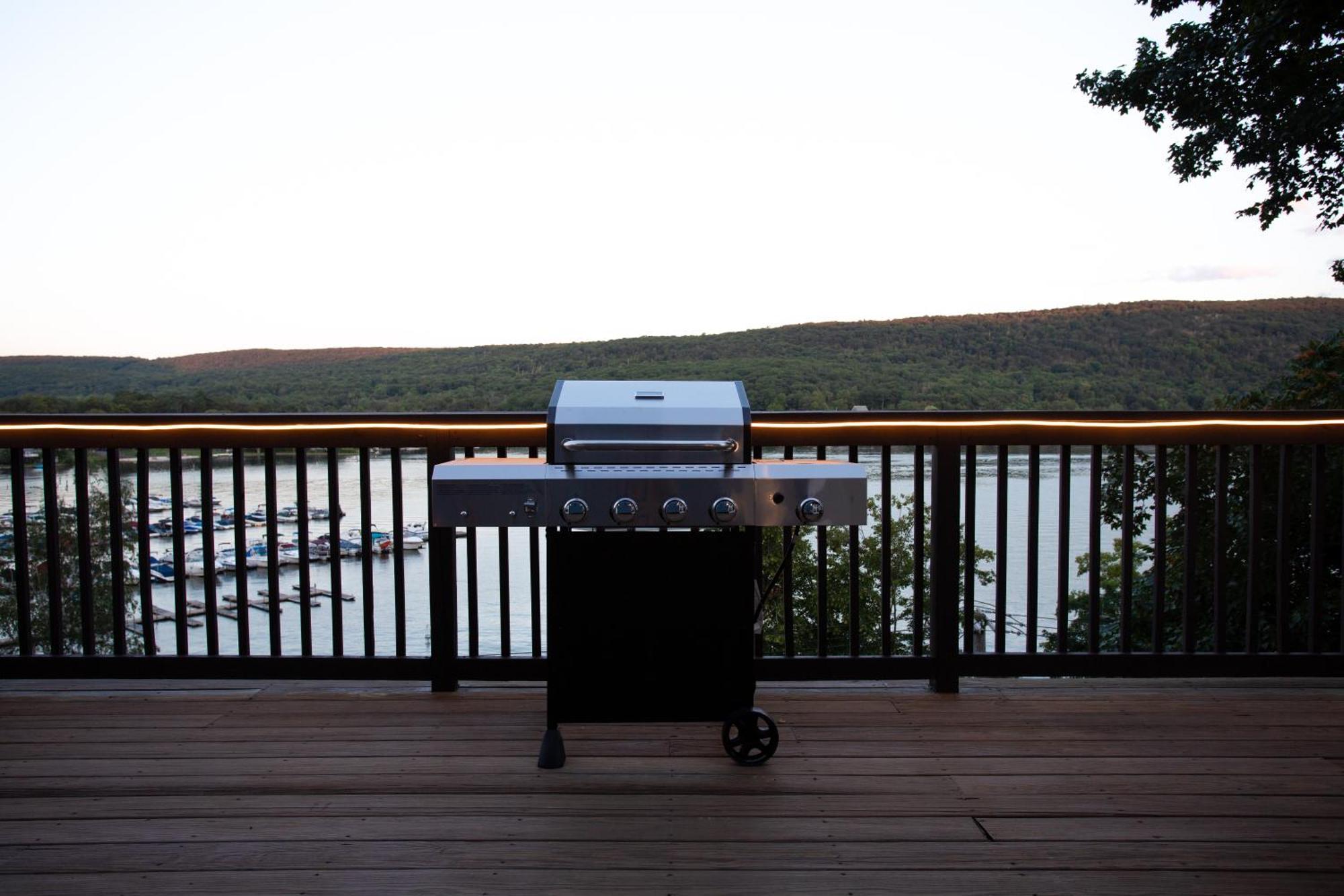 Lakeview House - Hot Tub - Firepit - Stunning Views - Spacious Deck - Cozy Living Room - Bar Greenwood Lake المظهر الخارجي الصورة